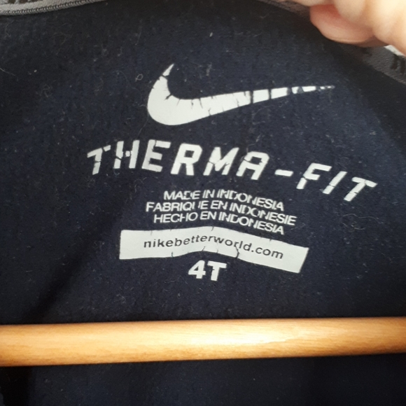 Kids Nike Therma-fit sweatshirt. Size 4T - Picture 2 of 3